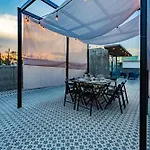 Stylish Condos In Roma With Parking