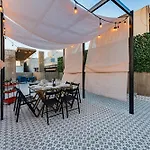 Stylish Condos In Roma With Parking