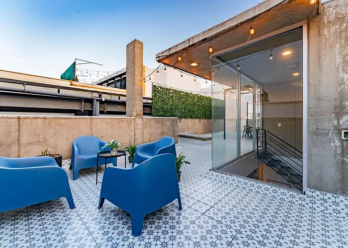 Stylish Condos In Roma With Parking